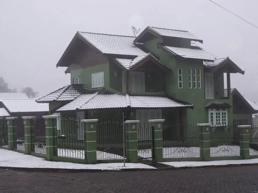 Foto 2 de Casa com 4 Quartos à venda, 265m² em Centro, Canela