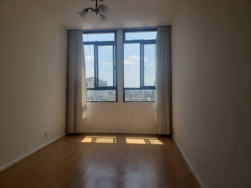 Foto 2 de Apartamento com 2 Quartos para alugar, 53m² em Centro, Curitiba
