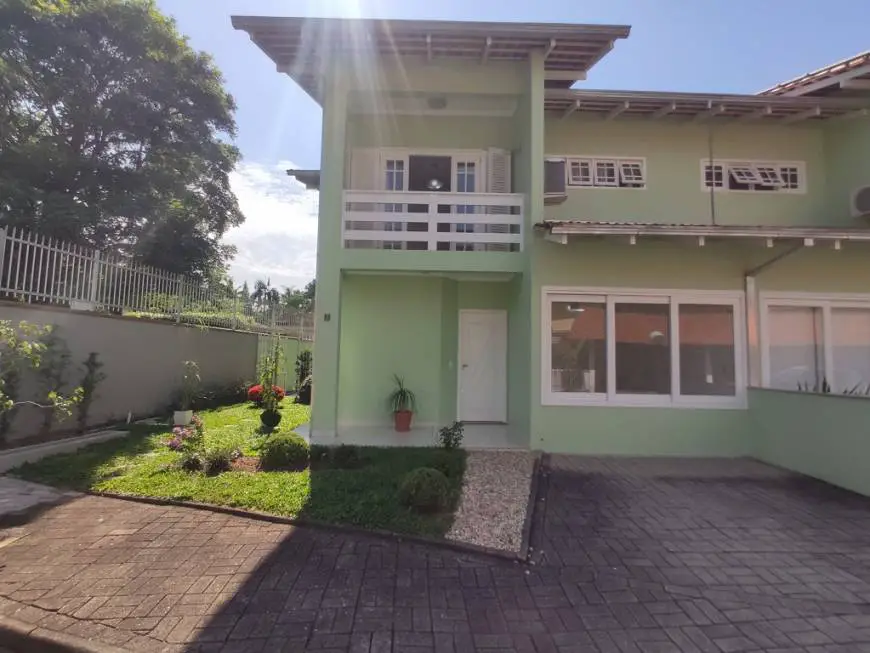 Foto 1 de Casa com 3 Quartos para alugar, 148m² em América, Joinville