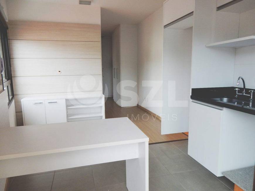 Foto 3 de Apartamento com 1 Quarto para alugar, 30m² em Mercês, Curitiba