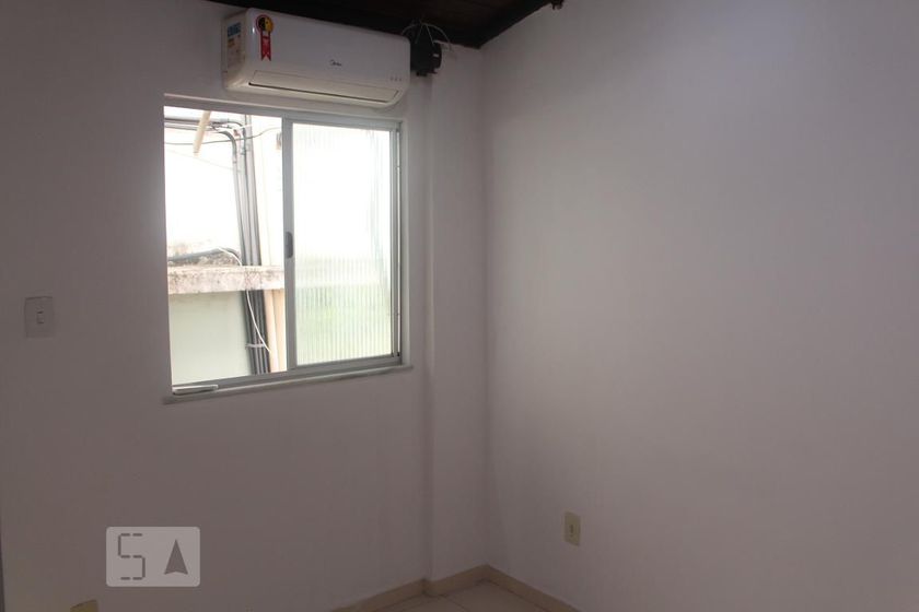 Foto 4 de Apartamento com 2 Quartos para alugar, 32m² em Pechincha, Rio de Janeiro