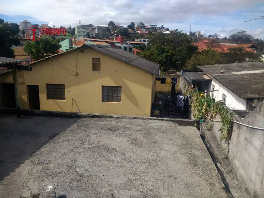 Foto 1 de Casa com 2 Quartos à venda, 191m² em Jaqueline, Belo Horizonte