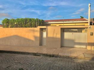 Foto 1 de Casa com 3 Quartos para alugar, 300m² em Ponta Negra, Natal