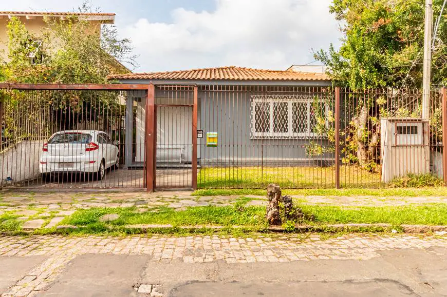 Foto 1 de Casa com 3 Quartos para alugar, 227m² em Três Figueiras, Porto Alegre