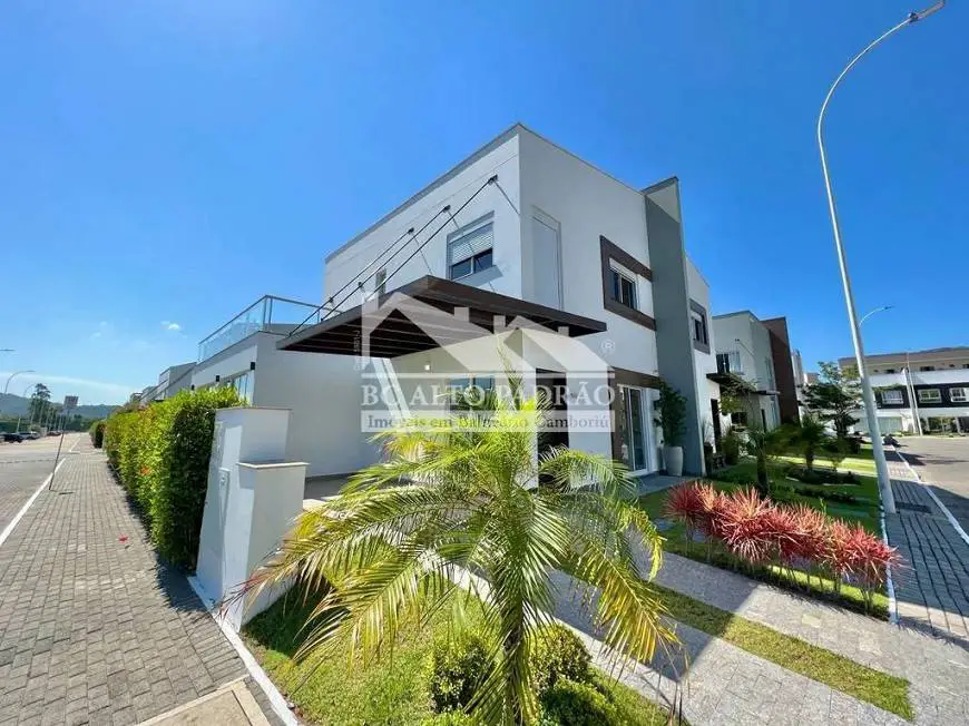 Foto 1 de Casa de Condomínio com 3 Quartos à venda, 174m² em São Judas Tadeu, Balneário Camboriú
