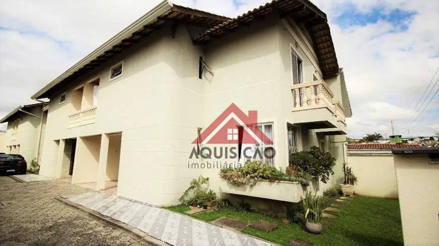 Foto 1 de Casa de Condomínio com 3 Quartos à venda, 151m² em Uberaba, Curitiba