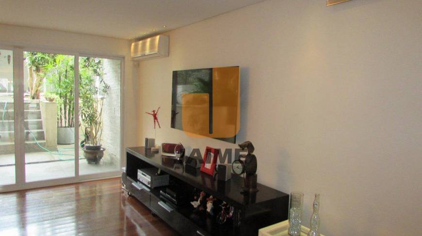 Foto 2 de Sobrado com 4 Quartos à venda, 452m² em Sumaré, São Paulo