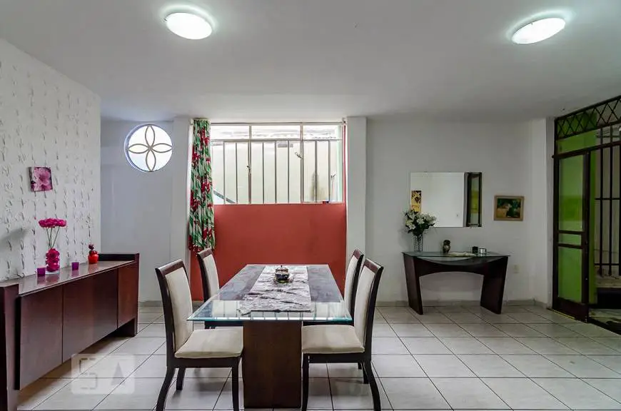 Foto 2 de Casa com 3 Quartos para alugar, 180m² em Graça, Belo Horizonte