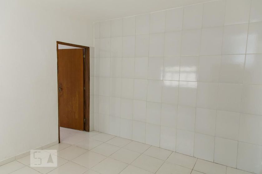 Foto 3 de Casa com 2 Quartos para alugar, 100m² em Vila Gustavo, São Paulo