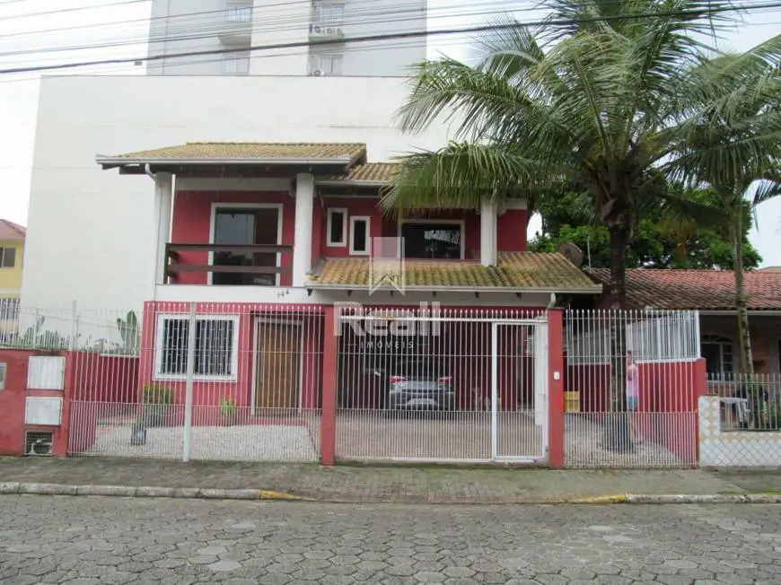 Foto 1 de Casa com 3 Quartos à venda, 189m² em Meia Praia, Itapema