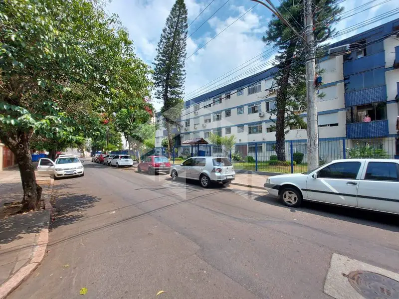 Foto 4 de Apartamento com 2 Quartos para alugar, 70m² em Passo da Areia, Porto Alegre