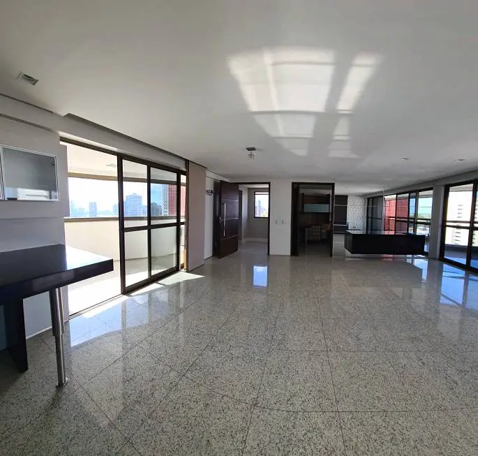 Foto 5 de Apartamento com 4 Quartos à venda, 247m² em Patriolino Ribeiro, Fortaleza