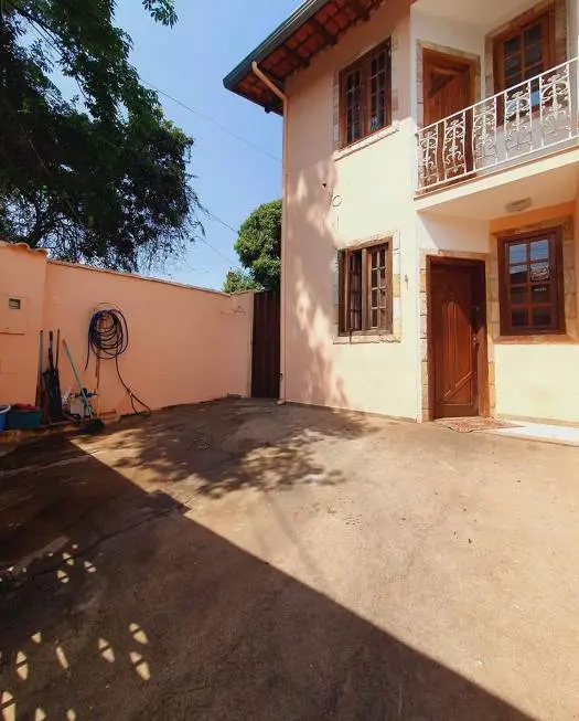 Foto 1 de Casa com 2 Quartos à venda, 90m² em Santa Amélia, Belo Horizonte