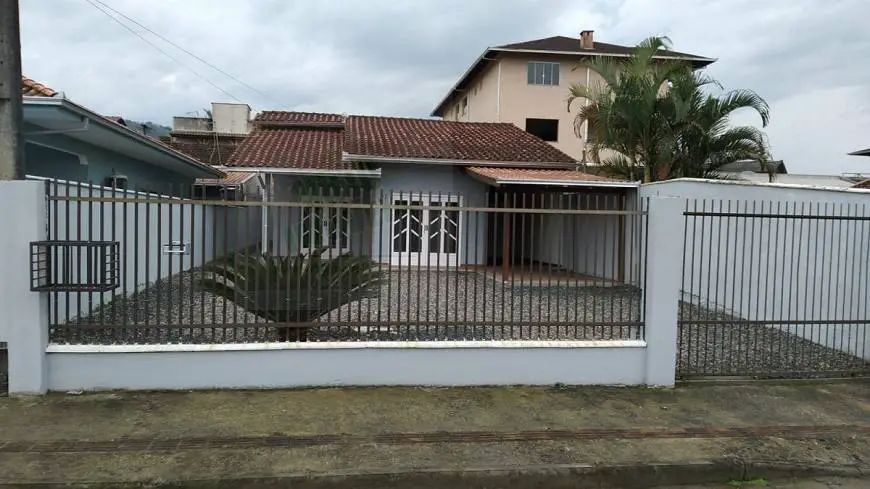 Foto 1 de Casa com 3 Quartos para alugar, 240m² em Itinga, Araquari