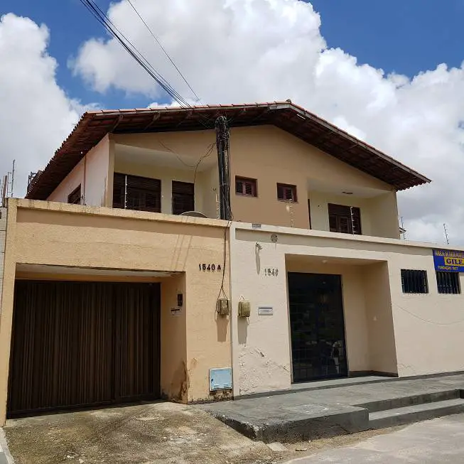 Foto 1 de Casa com 3 Quartos para alugar, 195m² em Jardim das Oliveiras, Fortaleza
