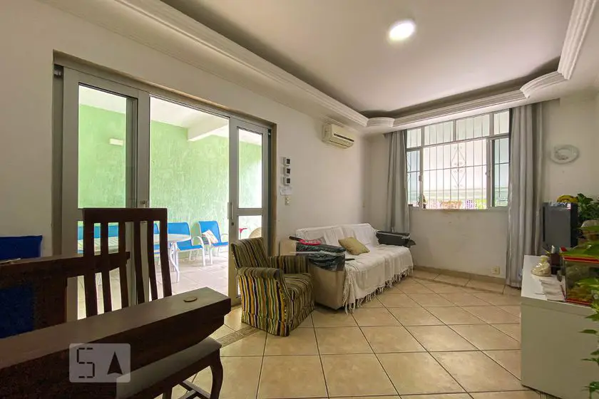 Foto 1 de Casa com 3 Quartos para alugar, 120m² em Ramos, Rio de Janeiro
