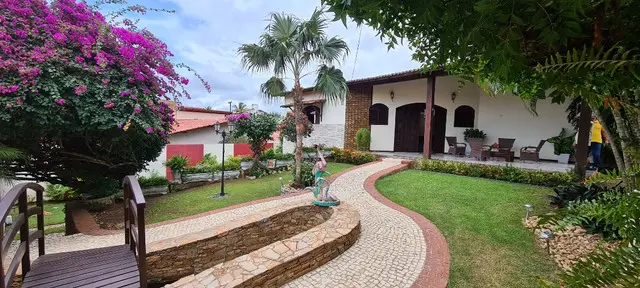 Foto 1 de Casa com 4 Quartos à venda, 450m² em Candelária, Natal