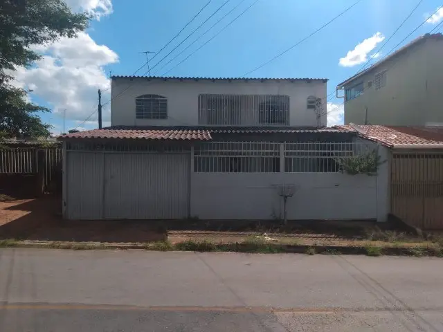 Foto 1 de Sobrado com 5 Quartos à venda, 200m² em Recanto das Emas, Brasília
