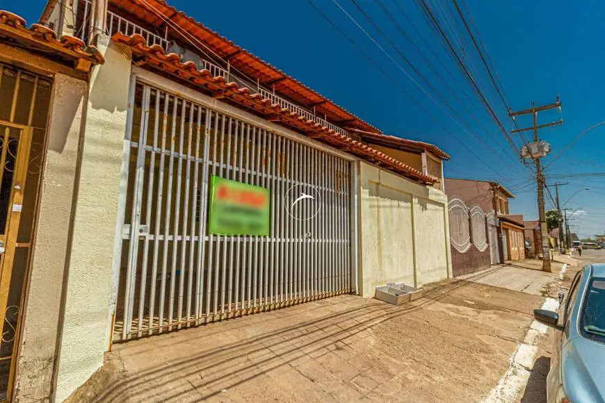 Foto 1 de Sobrado com 8 Quartos à venda, 250m² em Taguatinga Norte, Brasília
