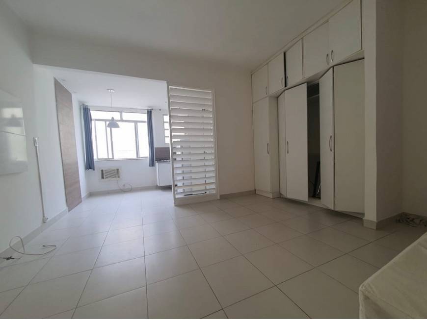 Foto 1 de Apartamento com 1 Quarto para alugar, 35m² em Leme, Rio de Janeiro