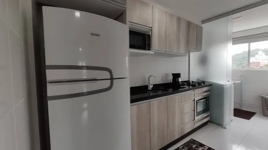 Foto 2 de Apartamento com 2 Quartos para alugar, 63m² em Atiradores, Joinville