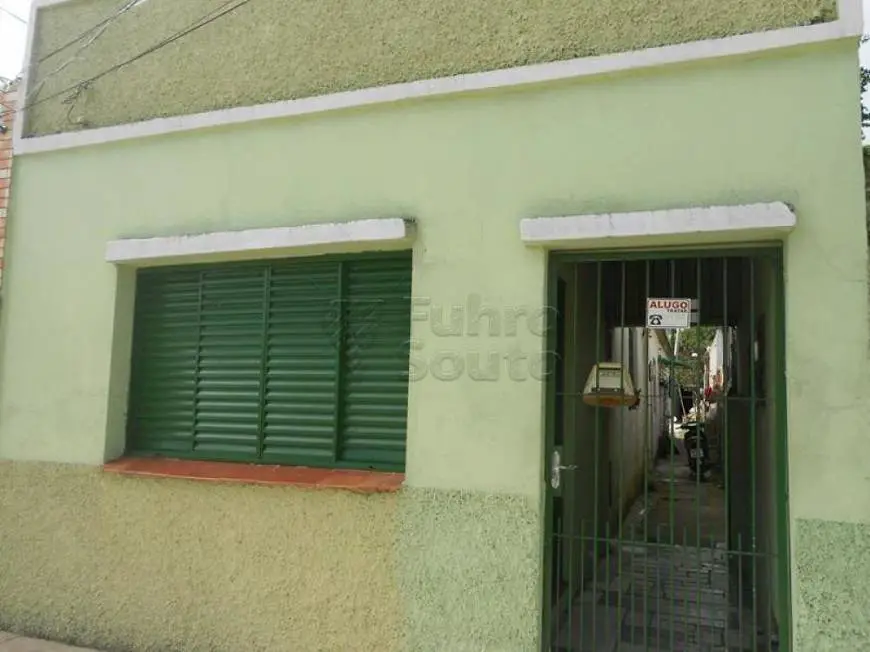 Foto 1 de Casa com 1 Quarto para alugar, 10m² em Centro, Pelotas