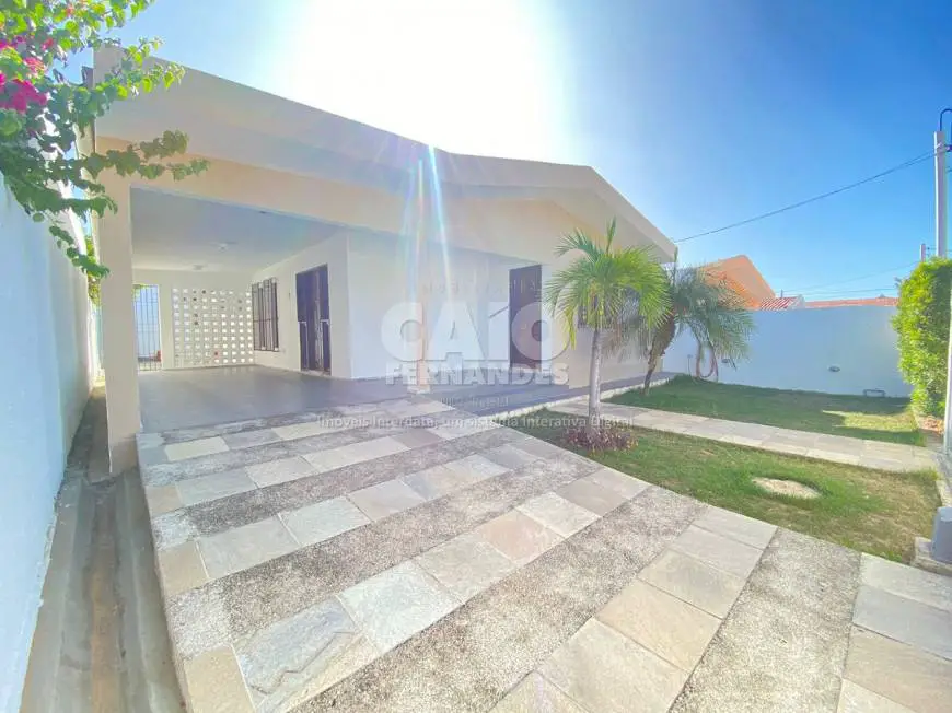 Foto 2 de Casa com 3 Quartos à venda, 210m² em Ponta Negra, Natal