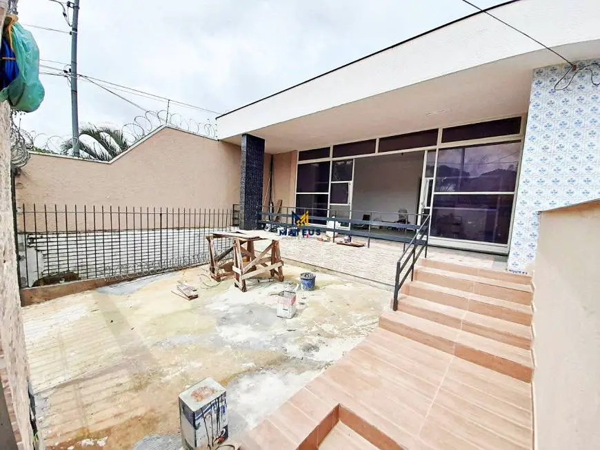 Foto 1 de Casa com 4 Quartos para alugar, 100m² em Caiçaras, Belo Horizonte
