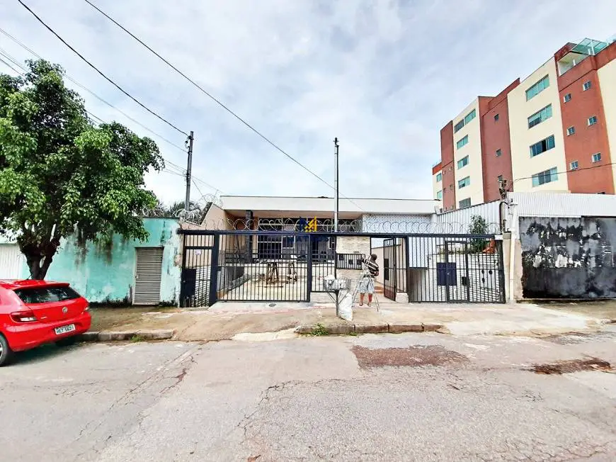 Foto 2 de Casa com 4 Quartos para alugar, 100m² em Caiçaras, Belo Horizonte
