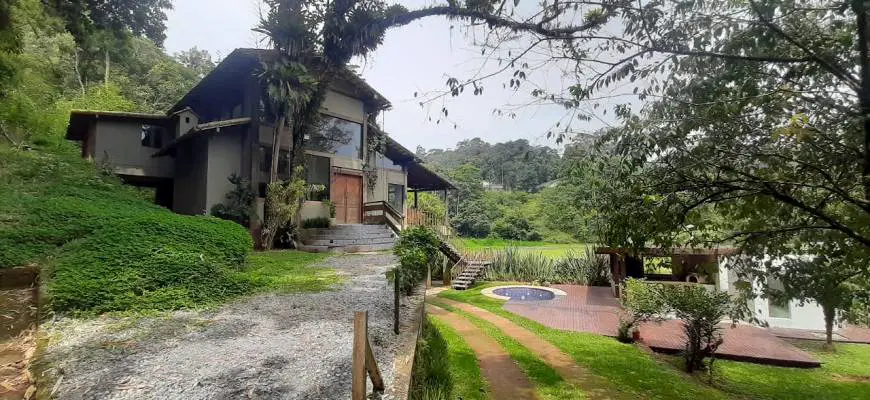 Foto 1 de Casa de Condomínio com 4 Quartos para alugar, 250m² em Bingen, Petrópolis