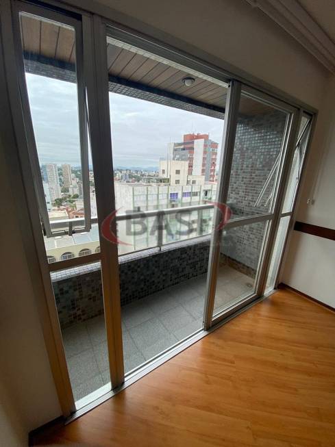 Foto 5 de Apartamento com 2 Quartos para alugar, 93m² em Centro, Curitiba