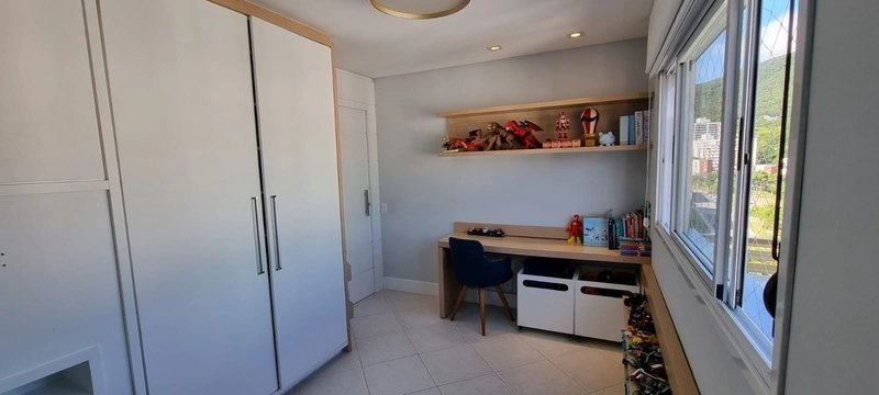 Foto 2 de Apartamento com 3 Quartos à venda, 120m² em Parque São Jorge, Florianópolis