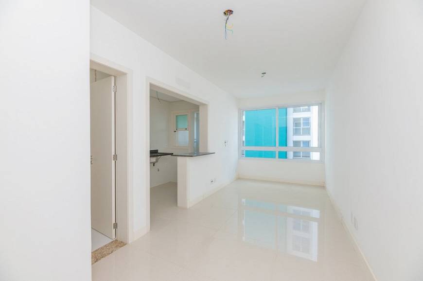 Foto 2 de Apartamento com 1 Quarto à venda, 54m² em Passo da Areia, Porto Alegre