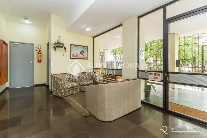 Foto 4 de Apartamento com 2 Quartos para alugar, 78m² em Santa Cecília, Porto Alegre