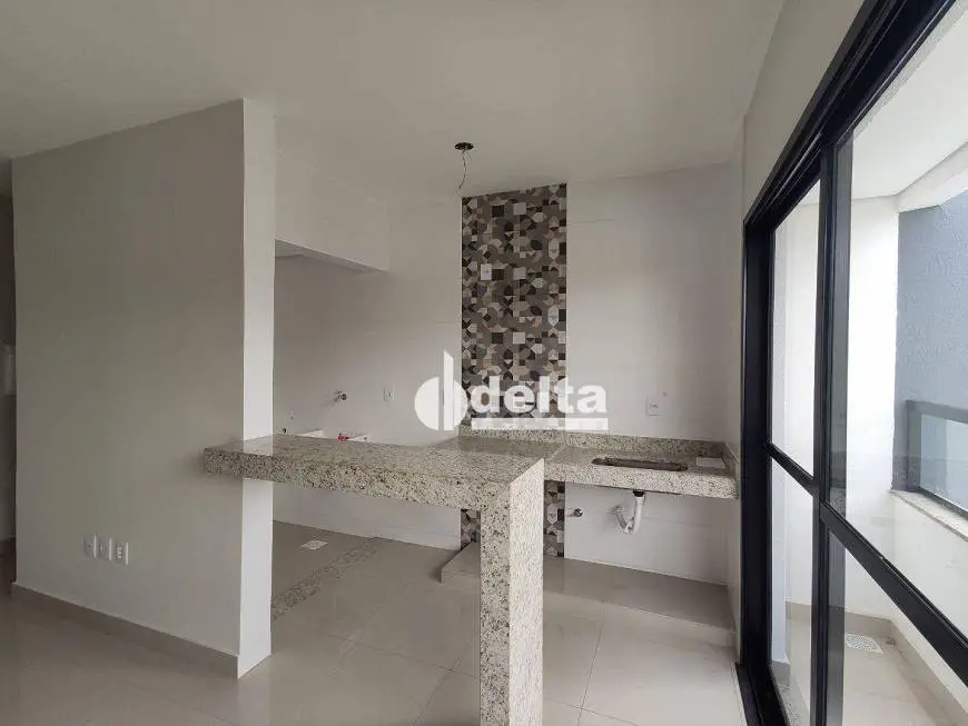 Foto 3 de Apartamento com 2 Quartos para alugar, 58m² em Tubalina, Uberlândia