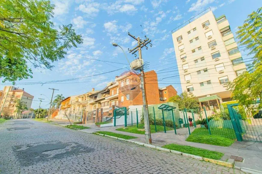 Foto 4 de Apartamento com 2 Quartos à venda, 71m² em Vila Jardim, Porto Alegre