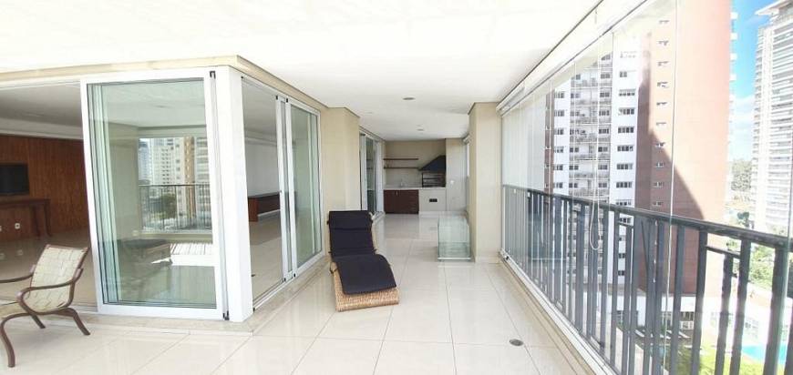 Foto 3 de Apartamento com 3 Quartos para alugar, 234m² em Campo Belo, São Paulo