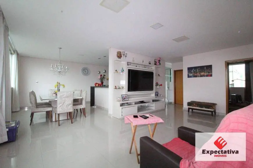 Foto 1 de Apartamento com 3 Quartos para alugar, 268m² em Guarani, Belo Horizonte