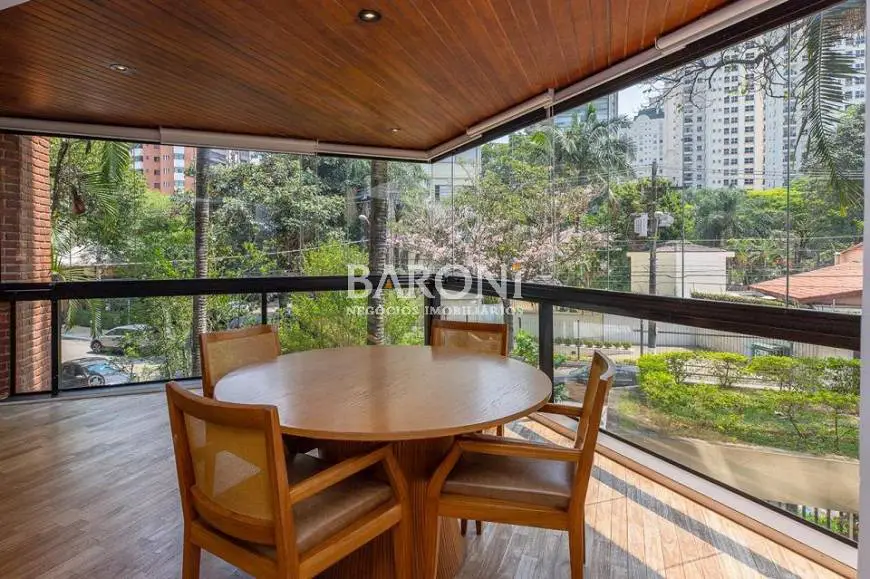 Foto 5 de Apartamento com 3 Quartos à venda, 234m² em Moema, São Paulo