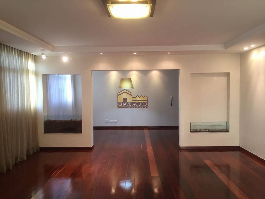 Foto 1 de Apartamento com 4 Quartos à venda, 212m² em Centro, Uberaba