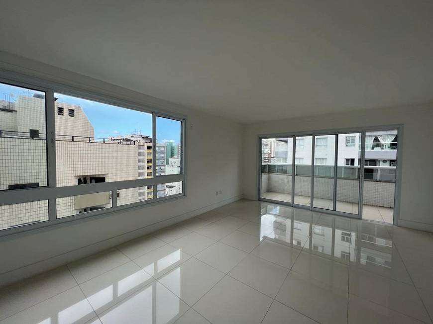 Foto 2 de Apartamento com 4 Quartos à venda, 220m² em Gonzaga, Santos