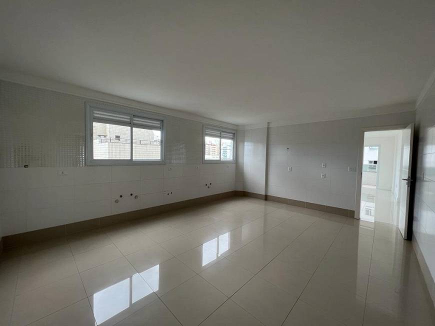 Foto 3 de Apartamento com 4 Quartos à venda, 220m² em Gonzaga, Santos