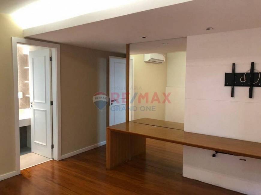 Foto 2 de Apartamento com 4 Quartos à venda, 147m² em Icaraí, Niterói