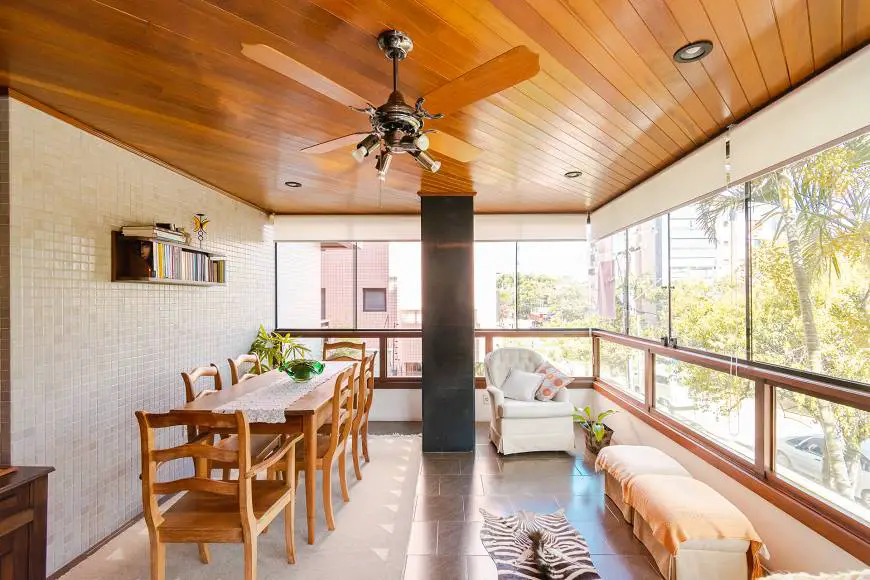 Foto 1 de Apartamento com 4 Quartos à venda, 203m² em Jardim Lindóia, Porto Alegre
