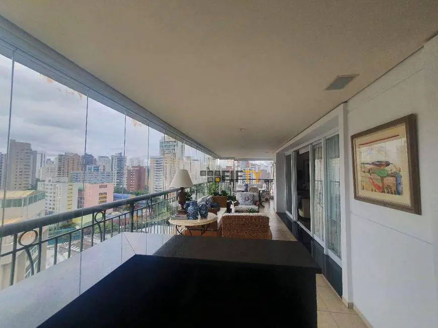 Foto 1 de Apartamento com 4 Quartos para alugar, 226m² em Vila Nova Conceição, São Paulo