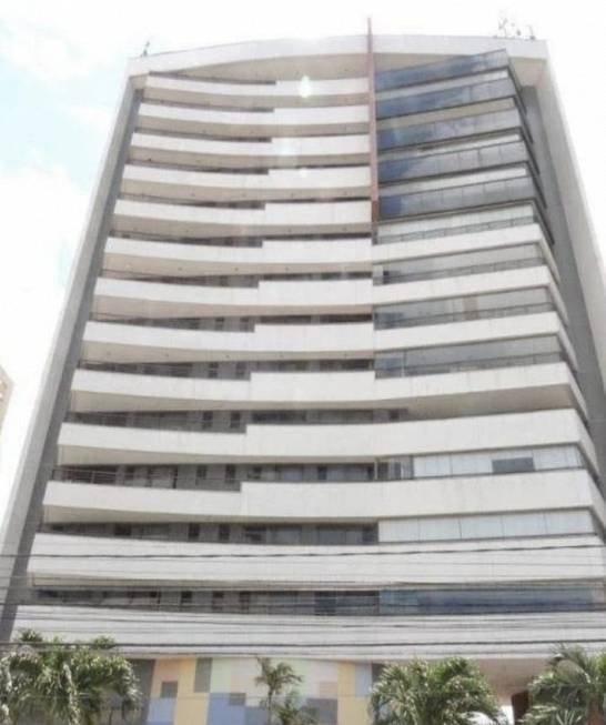 Foto 1 de Apartamento com 5 Quartos à venda, 250m² em Guararapes, Fortaleza