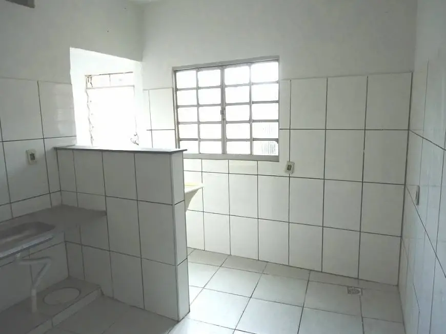 Foto 4 de Casa com 2 Quartos para alugar, 45m² em Boa Vista, Belo Horizonte