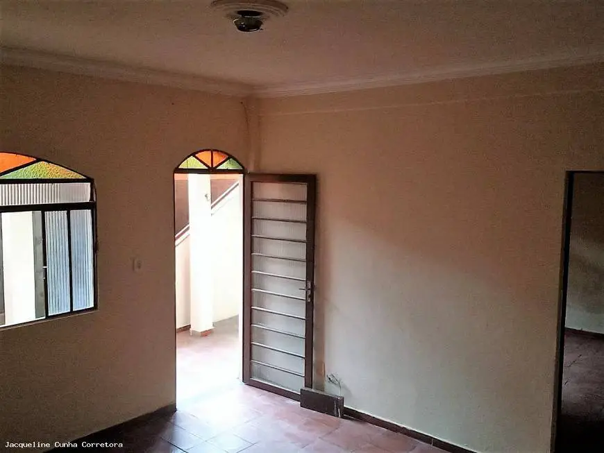 Foto 1 de Casa com 2 Quartos para alugar, 60m² em Industrial São Luiz, Contagem