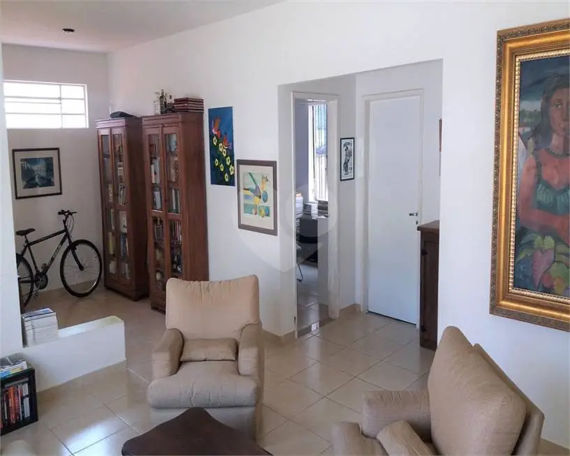 Foto 1 de Casa com 2 Quartos à venda, 180m² em Interlagos, São Paulo