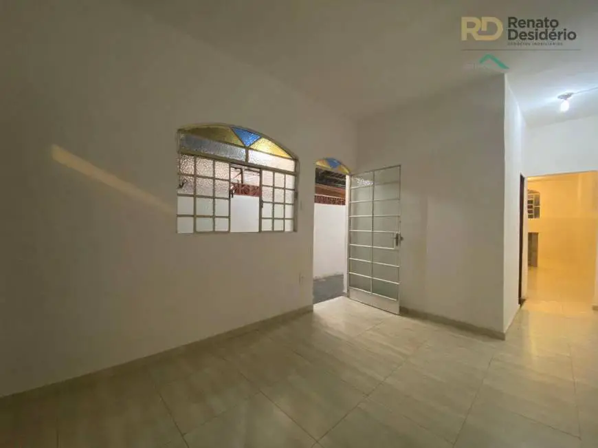 Foto 1 de Casa com 2 Quartos para alugar, 130m² em Saudade, Belo Horizonte
